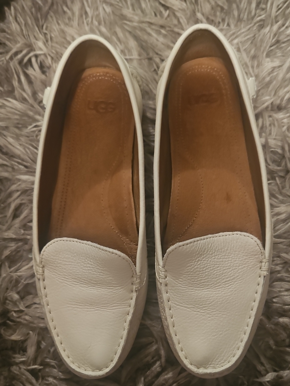 UGG White Leather Loafer Mocassin 8